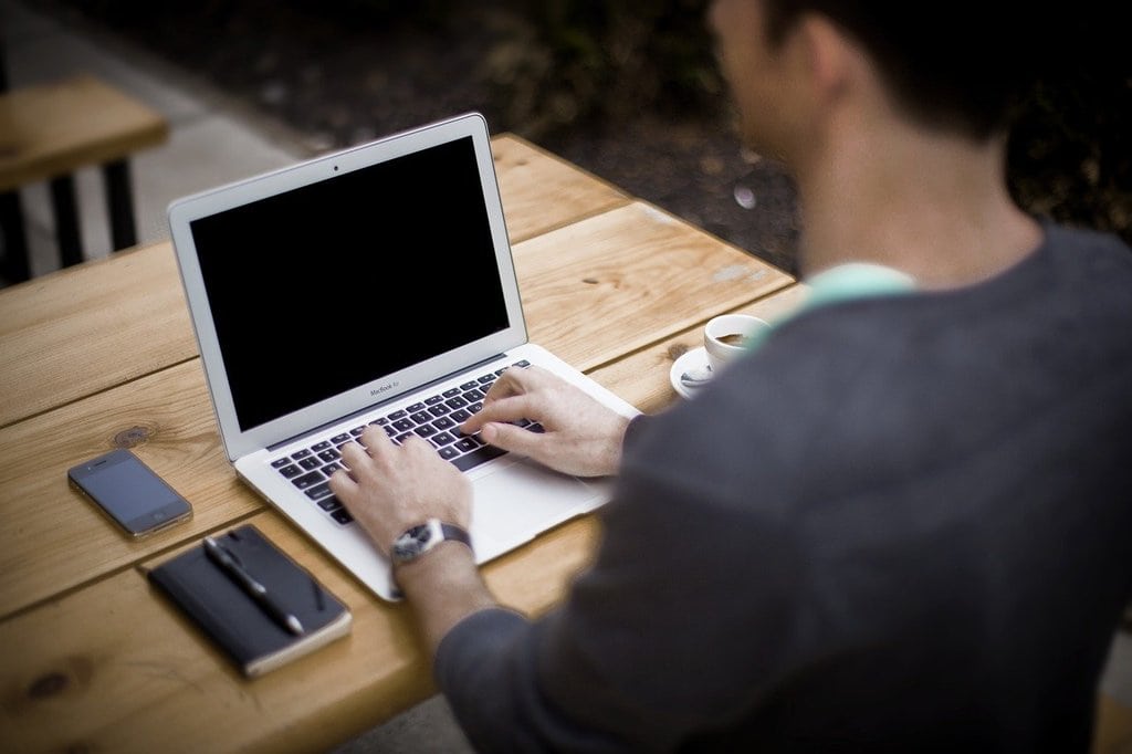 Pourquoi il devient crucial d'optimiser sa présence dans les systèmes d'IA